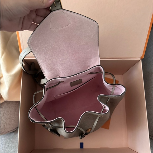 Louis Vuitton - Empreinte Montsouris Backpack - Turtledove - Picture 3 of 4